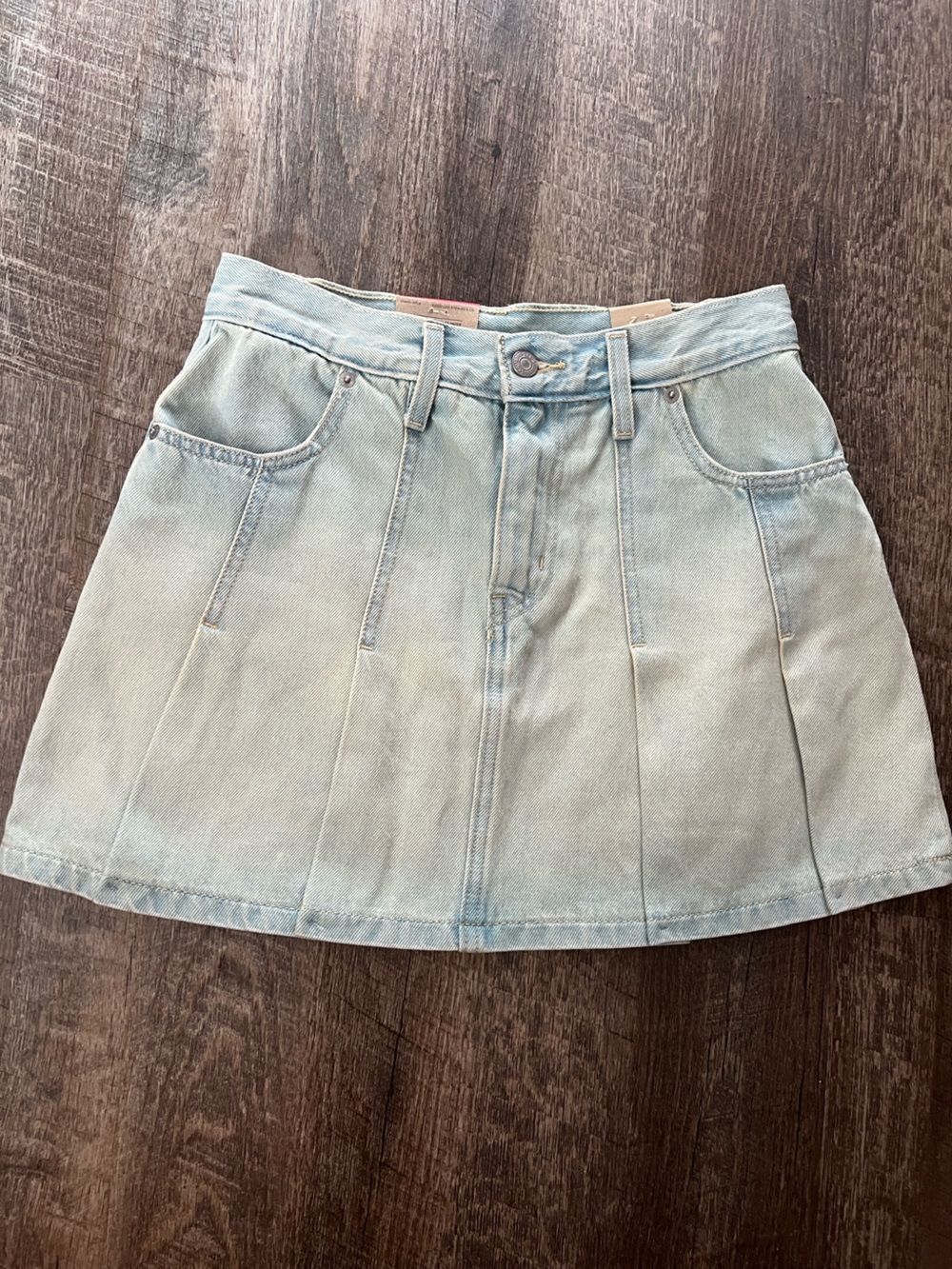 Levi's Mid-Rise Pleated Denim Mini Skirt- Size 26